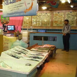 На рыбном рынке в Японии