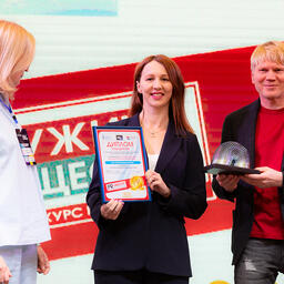 Победители премии «PRужина общества» награждены дипломом и статуэткой в виде пружины, как символом общественного мнения, за лучшие социально значимые проекты Дальнего Востока. Фото предоставлены компанией «Нерей»