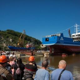 Краболов торжественно спустили на воду 8 сентября