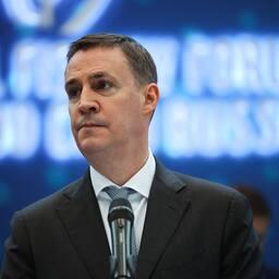 Министр сельского хозяйства Дмитрий ПАТРУШЕВ рассказал о планах по производству рыбных кормов на пленарном заседании Международного рыбопромышленного форума. Фото пресс-службы Росрыболовства