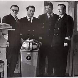 Легендарные камчатцы, в честь которых названы супертраулеры компании «Океанрыбфлот». Первый справа — Георгий МЕЩЕРЯКОВ, второй слева — Владимир БИРЮКОВ