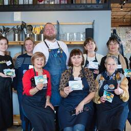 Первые бесплатные кулинарные мастер-классы в рамках проекта «Еда для общения и здоровья» провели для пенсионеров во Владивостоке. Фото – Анна СТЕПАНКИА