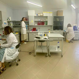 В лаборатории оценивают риски для марикультуры. Фото пресс-службы ИнБЮМ