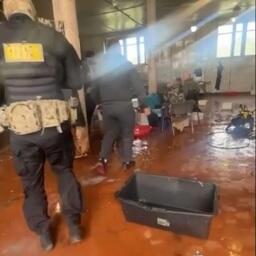 Продукцию производили в антисанитарных условиях. Скриншот оперативной съемки