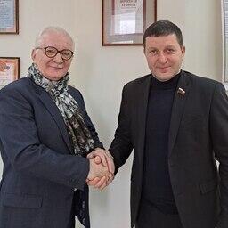Член Координационного совета рыбохозяйственных ассоциаций Дальнего Востока Сергей РЯБЧЕНКО и депутат Госдумы Сергей ГЛАДКИХ