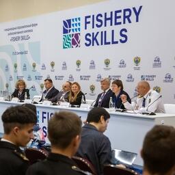 Круглый стол «Обработчик водных биоресурсов в XXI веке: робот или человек» состоялся на Международном рыбопромышленном форуме в Санкт-Петербурге