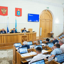 Обращение в правительство РФ приняли на заседании думы Астраханской области. Фото пресс-службы регионального парламента