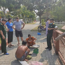 Взвешивание образцов. Фото пресс-службы ИнБЮМ