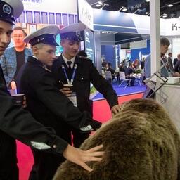 Выставку посетили курсанты Санкт-Петербургского морского рыбопромышленного колледжа