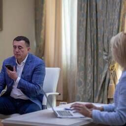 Губернатор Валерий ЛИМАРЕНКО ответил на вопросы жителей региона во время прямой линии. Фото пресс-службы регионального правительства