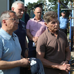 Руководитель Росгранстроя Геннадий БЕЗЛОБЕНКО и губернатор Приморья Олег КОЖЕМЯКО и объехали пограничные переходы. Фото пресс-службы правительства Приморского края