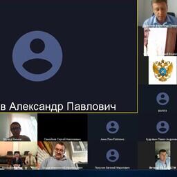 Вопрос с правом на добычу озвучил на заседании Общественного совета при Росрыболовстве член ОС, президент Ассоциации добытчиков краба Александр ДУПЛЯКОВ