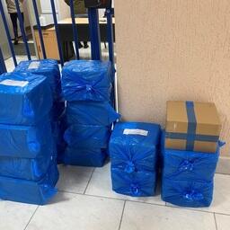 Тюменские таможенники изъяли более 200 банок корма для рыб, содержащего цисты артемии. Фото пресс-службы Уральского таможенного управления