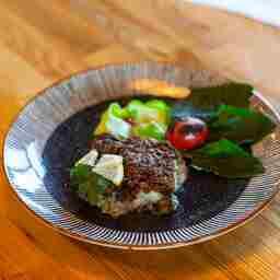 Запеченный минтай под сухарно-сырной корочкой. Фото предоставлено компанией «Нерей»