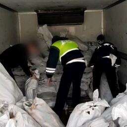 Часть браконьерских уловов нашли в автомобилях подозреваемых. Кадр оперативной съемки