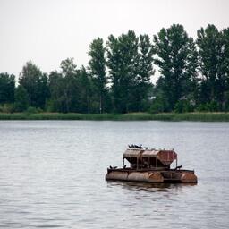 Кормушка на рыбоводном пруду