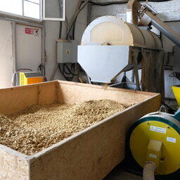 Производство кормов на заводе «БИФФ». Фото пресс-службы Росрыболовства