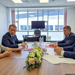 На площадке ВЭФ прошла встреча министра природных ресурсов и экологии России Александра КОЗЛОВА и губернатора Пермского края Дмитрия МАХОНИНА. Фото пресс-службы Минприроды