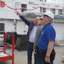 Осмотр судна перед приемкой. Фото Валентины Боковиковой