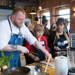 Первые бесплатные кулинарные мастер-классы в рамках проекта «Еда для общения и здоровья» провели для пенсионеров во Владивостоке. Фото – Анна СТЕПАНКИА