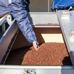 Корм для семги на акваферме в Мурманской области