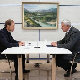 Встреча зампреда правительства — главы Минпромторга Дениса МАНТУРОВА с губернатором Магаданской области Сергеем НОСОВЫМ. Фото пресс-службы кабмина