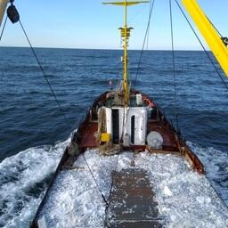 Переход судна к месту выгрузки улова. Фото пресс-службы КаспНИРХ