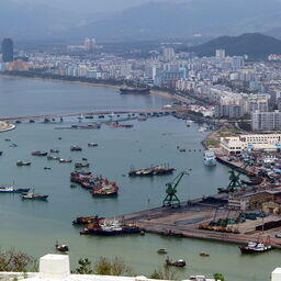 Город Санья на юге провинции Хайнань. Фото Alex Kwok. CC BY-SA 3.0