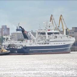 На Адмиралтейских верфях в Санкт-Петербурге торжественно проводили супертраулер «Капитан Вдовиченко». Фото пресс-службы РРПК