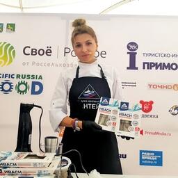 Мастер-класс по блюдам из сардины-иваси от «Антея» провела шеф-повар Ирина РУДЕНКО