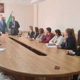 Сертификаты победителям вручили директор Приморского филиала Россельхозбанка Алексей СТЕПУРО и ректор Приморской государственной сельскохозяйственной академии Андрей КОМИН. Фото пресс-службы РСХБ