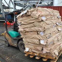 Отгрузка рыбной продукции в порту Владивостока