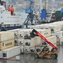Рефконтейнеры в порту Владивостока