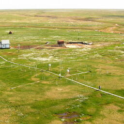 Гидрометеорологическая станция имени М.В. Попова на острове Белый в границах заказника. Фото Mmlkn. CC BY-SA 3.0