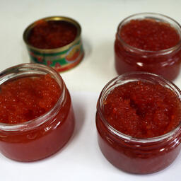 Икра перевозилась без документов. Фото пресс-службы Сибирского таможенного управления