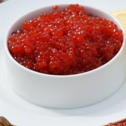 С запуска эксперимента по контролю воздушных перевозок красной икры с Камчатки в аэропорту Елизово проконтролировано более 60 тонн икры