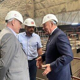 Первый зампредседателя комитета СФ по аграрно-продовольственной политике и природопользованию Сергей МИТИН (справа) провел рабочее совещание с руководством завода «Красное Сормово». Фото пресс-службы Совфеда