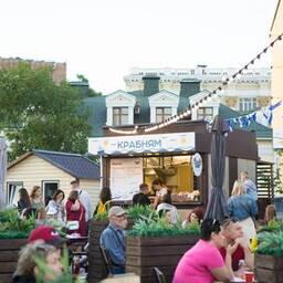 Дальневосточный стритфуд покоряет Владивосток. Фото: Анна СТЕПАНКИНА