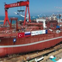 «Владимир Бирюков» на турецкой верфи «Терсан». Аналогичное судно «Георгий Мещеряков», построенное на том же предприятии, уже трудится на промысле. Фото Валентины Боковиковой