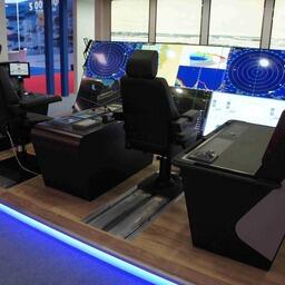 На Seafood Expo Russia «Аврора» впервые представила прототип ходовой рубки для рыболовного судна — пульт управления, укомплектованный оборудованием для навигации и связи, с информационной видеопанелью