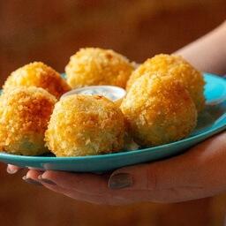 Ребята из второй группы учились создавать фишроллы из минтая. Фото предоставлено компанией «Нерей»