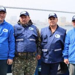 Команда ученых на борту «Зодиака». Фото пресс-службы ТИНРО