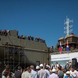 Поздравления звучали и в адрес работников завода