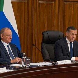 Секретарь Совбеза Николай ПАТРУШЕВ и вице-премьер — полпред президента в ДФО Юрий ТРУТНЕВ. Фото пресс-службы полпредства