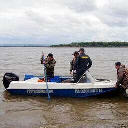 Прошлогодний выпуск осетра в селе Улахан-Ан специалистами Главрыбвода. Фото пресс-службы ведомства