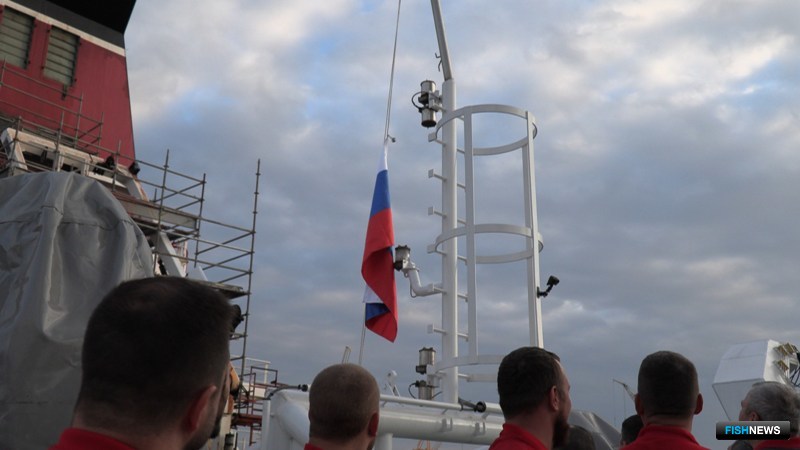 19 октября на судне подняли российский флаг