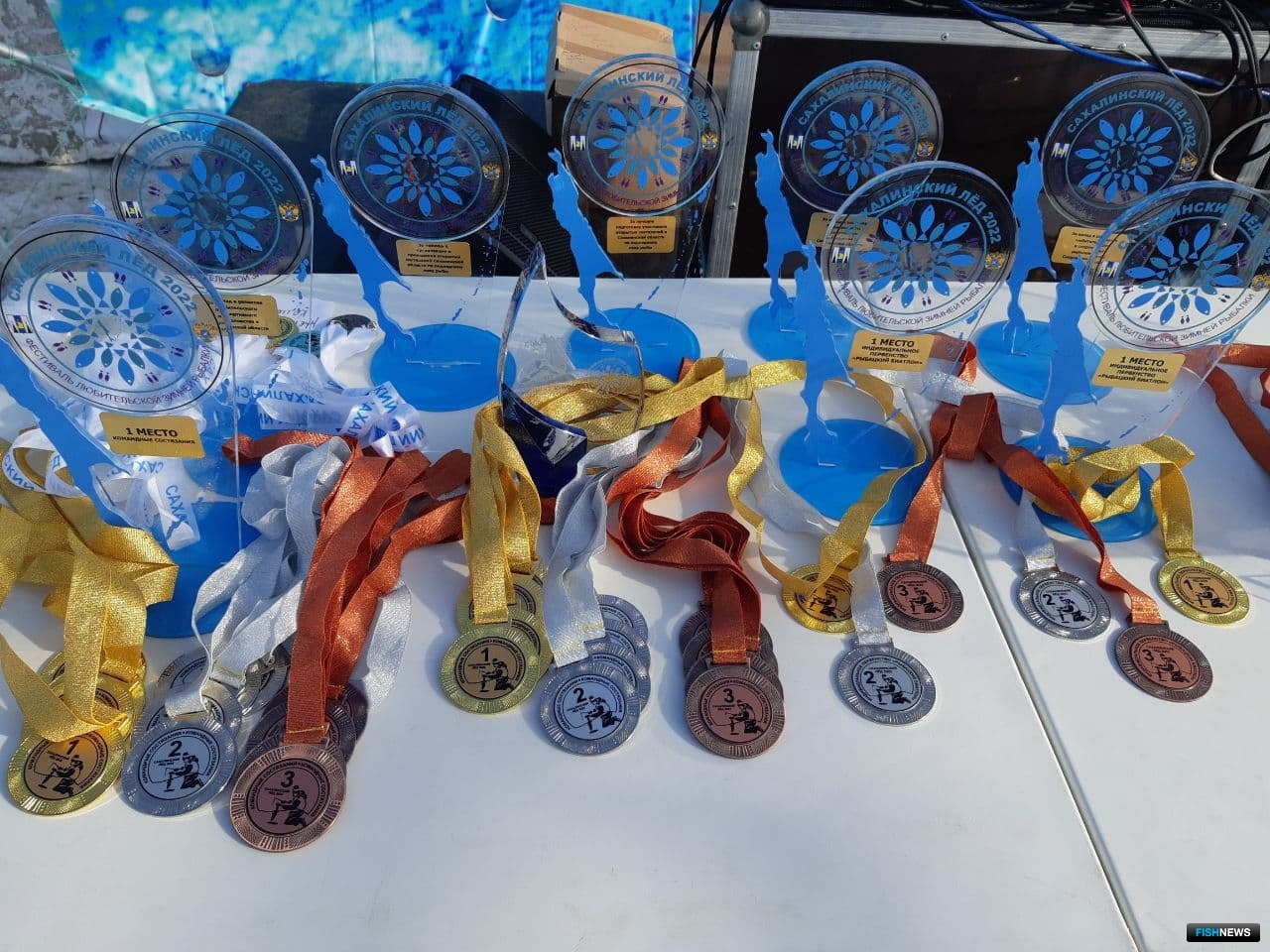 Кубки и медали — далеко не все награды для участников «Сахалинского льда». В этом году на соревнованиях было особенно много разных призов