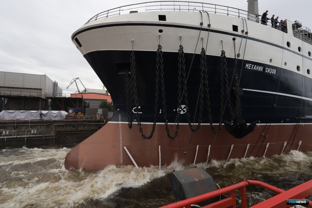 «Механик Сизов» — третий в серии из десяти 108-метровых судов, которую Адмиралтейские верфи строят по заказу Русской рыбопромышленной компании