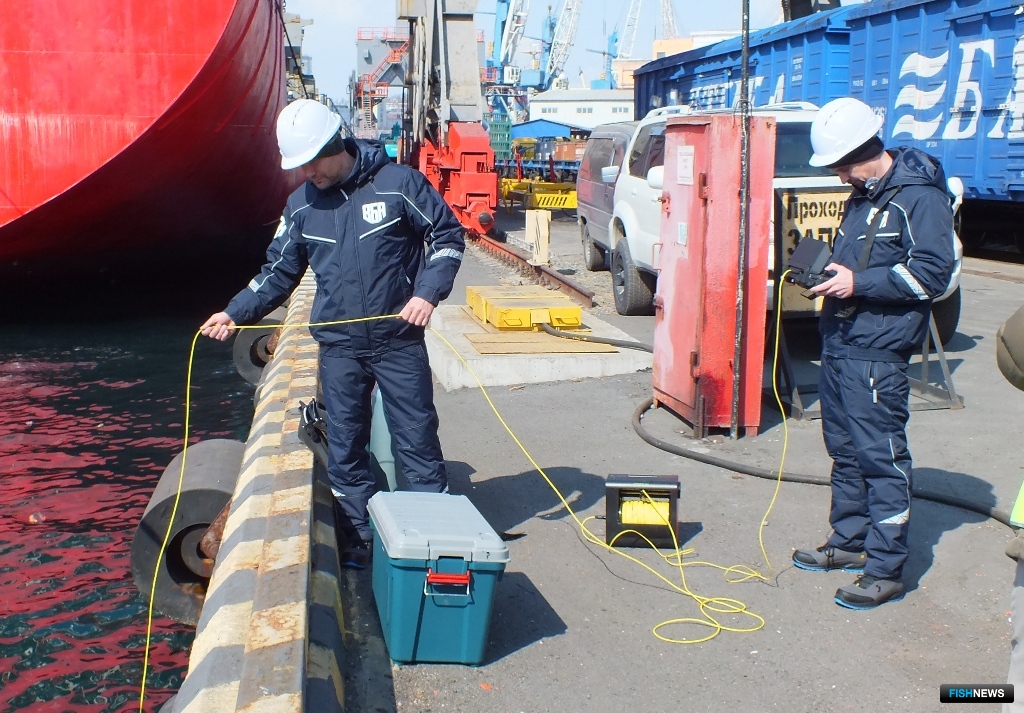 Для управления устройством достаточно двоих специалистов