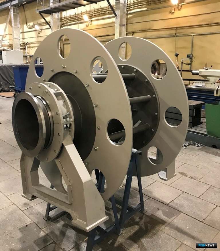 Вьюшка шлангов для подачи рыбы